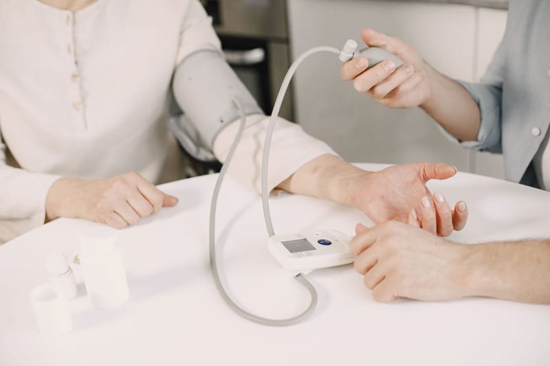 Trabajo, tacos y poco descanso: cómo el estrés puede afectar la salud cardiovascular