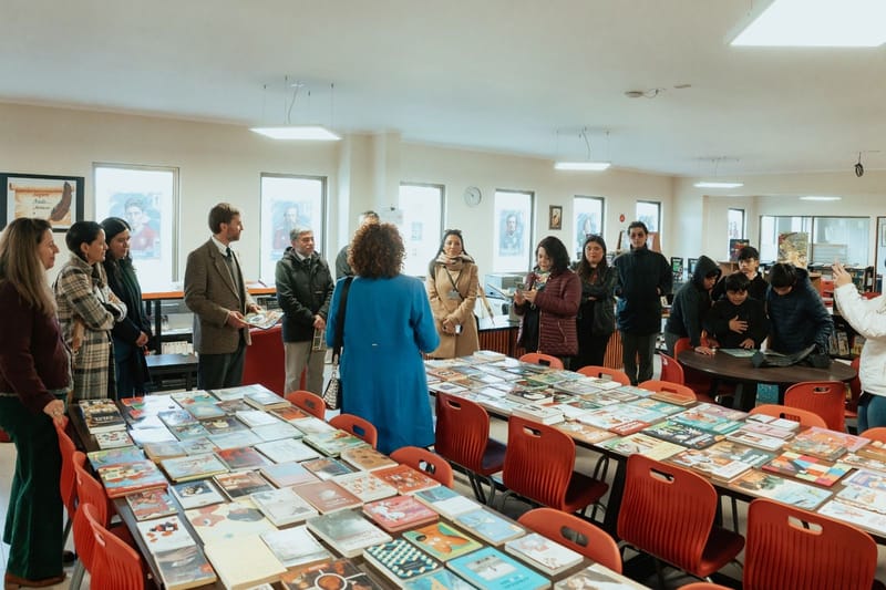 Programa Ilumina de CGE realiza aporte de libros a Colegio PuenteMaipo en Puente Alto