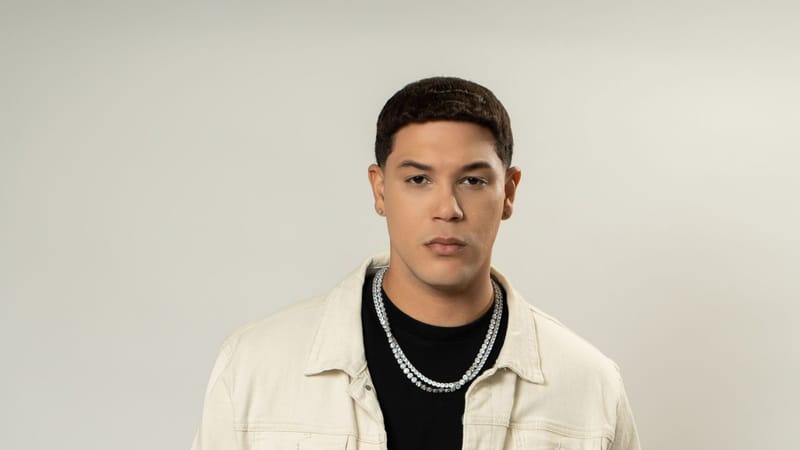 ParkEastMusic LLC presenta el primer álbum del artista urbano dominicano Luciente: “Playing The Game”