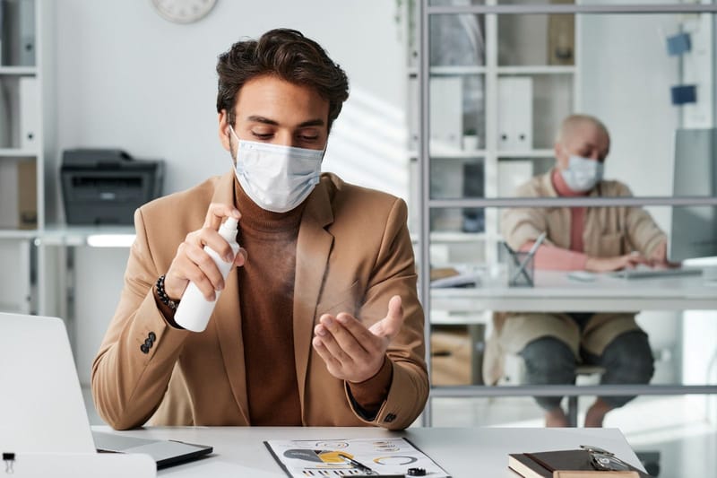 ¿Basta con vacunarse? Expertos llaman a reforzar la prevención de virus respiratorios en el tramo final del invierno
