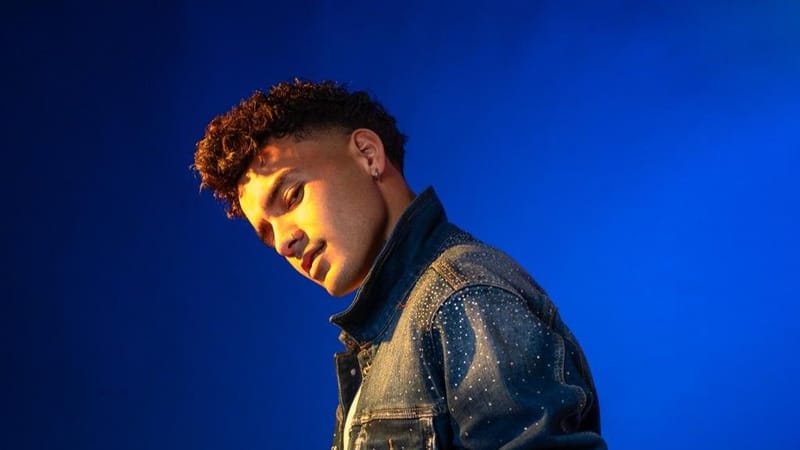 Alex Váskez inicia su carrera como solista con el lanzamiento de “Enfermo de amor”