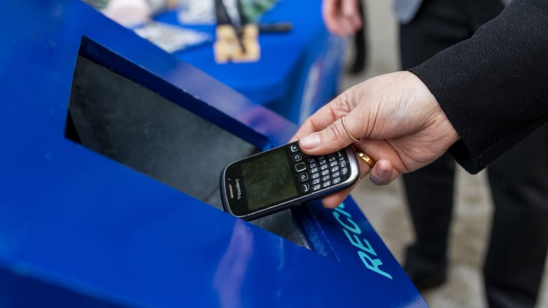 Vecinos de Santiago reciclan un 56% más de celulares que en 2025