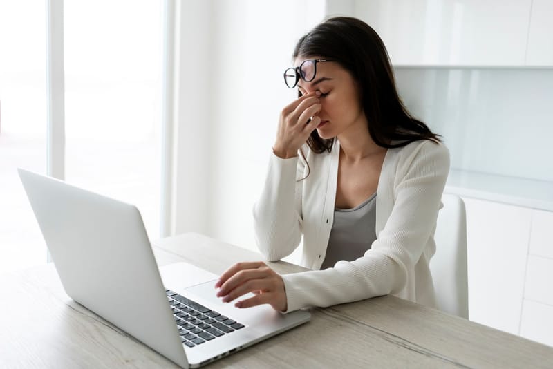 Dormir ocho horas y despertar cansado: especialista explica por qué ocurre y cuándo consultar