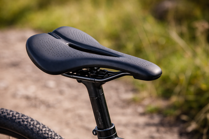 Bikepacking i ultra: jakie siodełko wybrać na długie godziny w siodle.