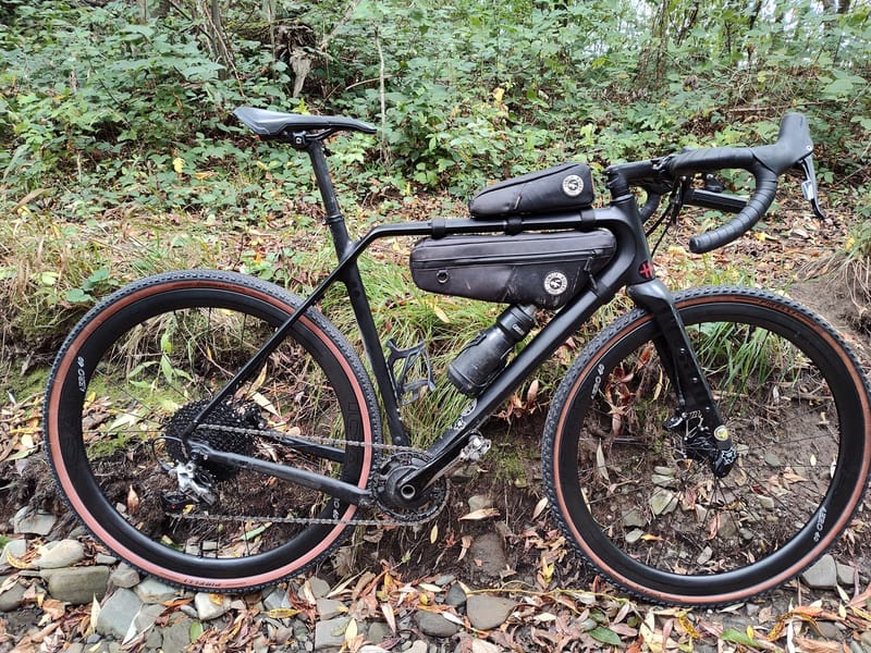 Gravel: rower do wszystkiego… czy największy kompromis w świecie kolarstwa?