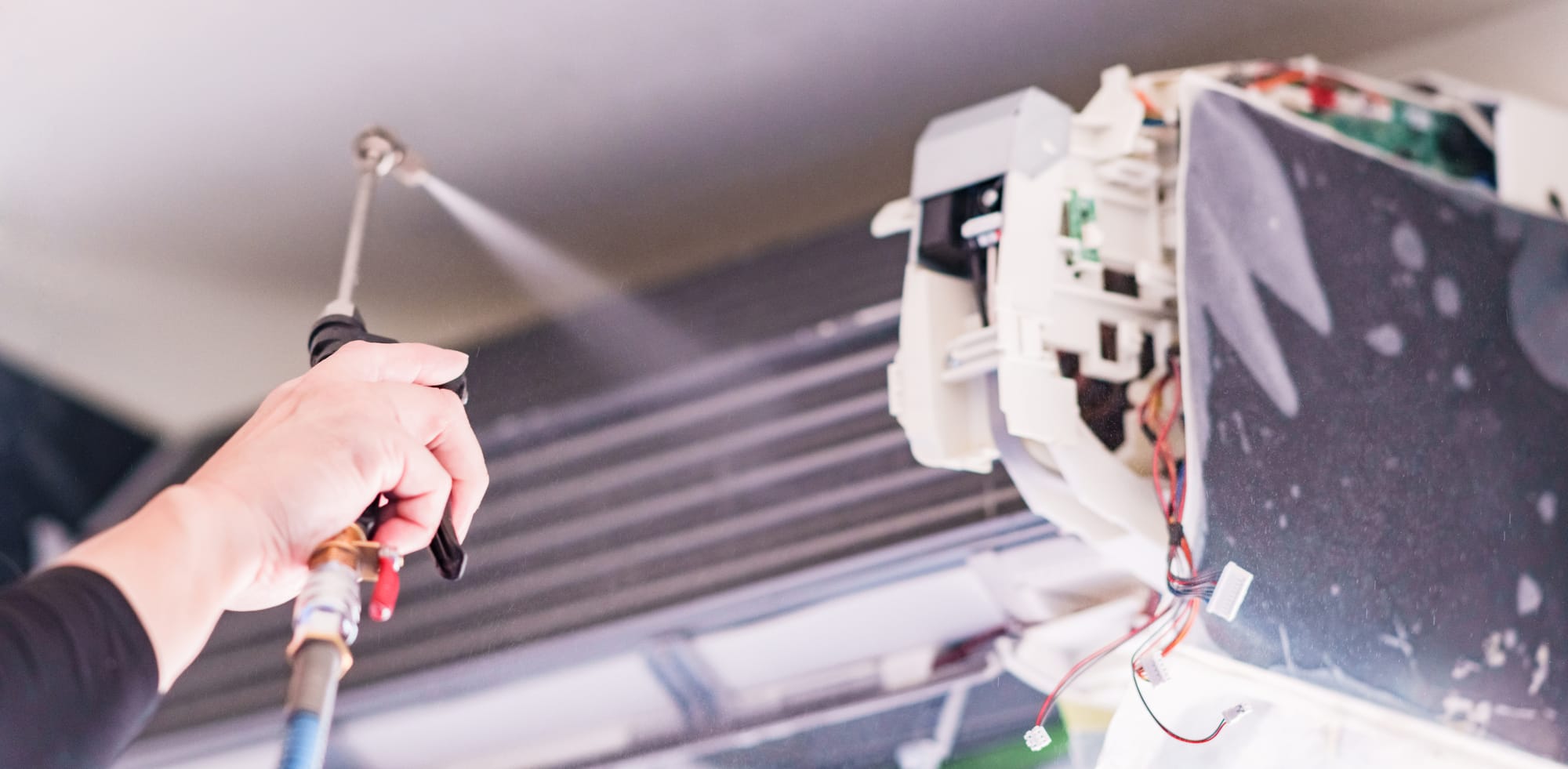 تنظيف مكيفات في عجمان بخصم 45%