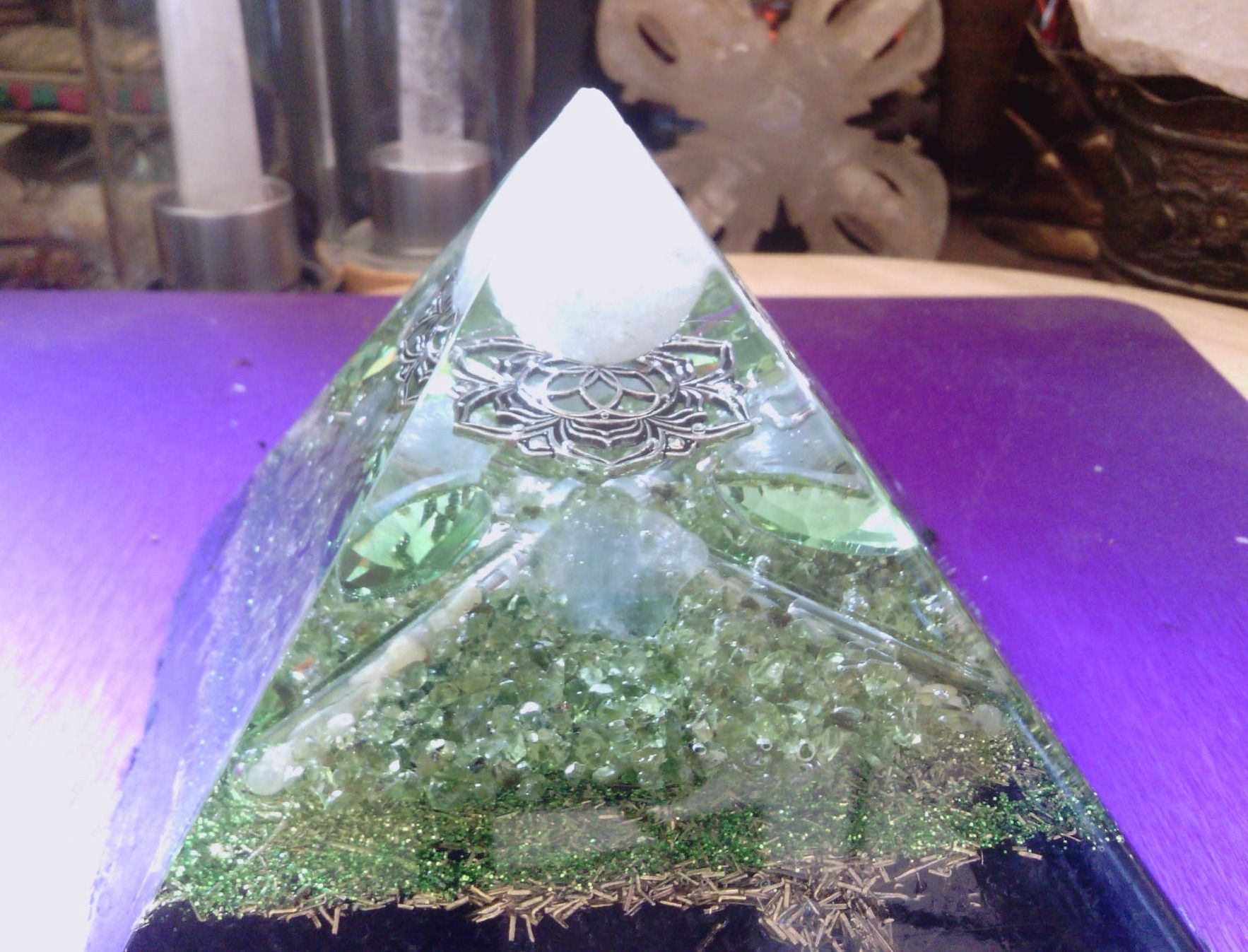 Piramide met Olivein en Celestien