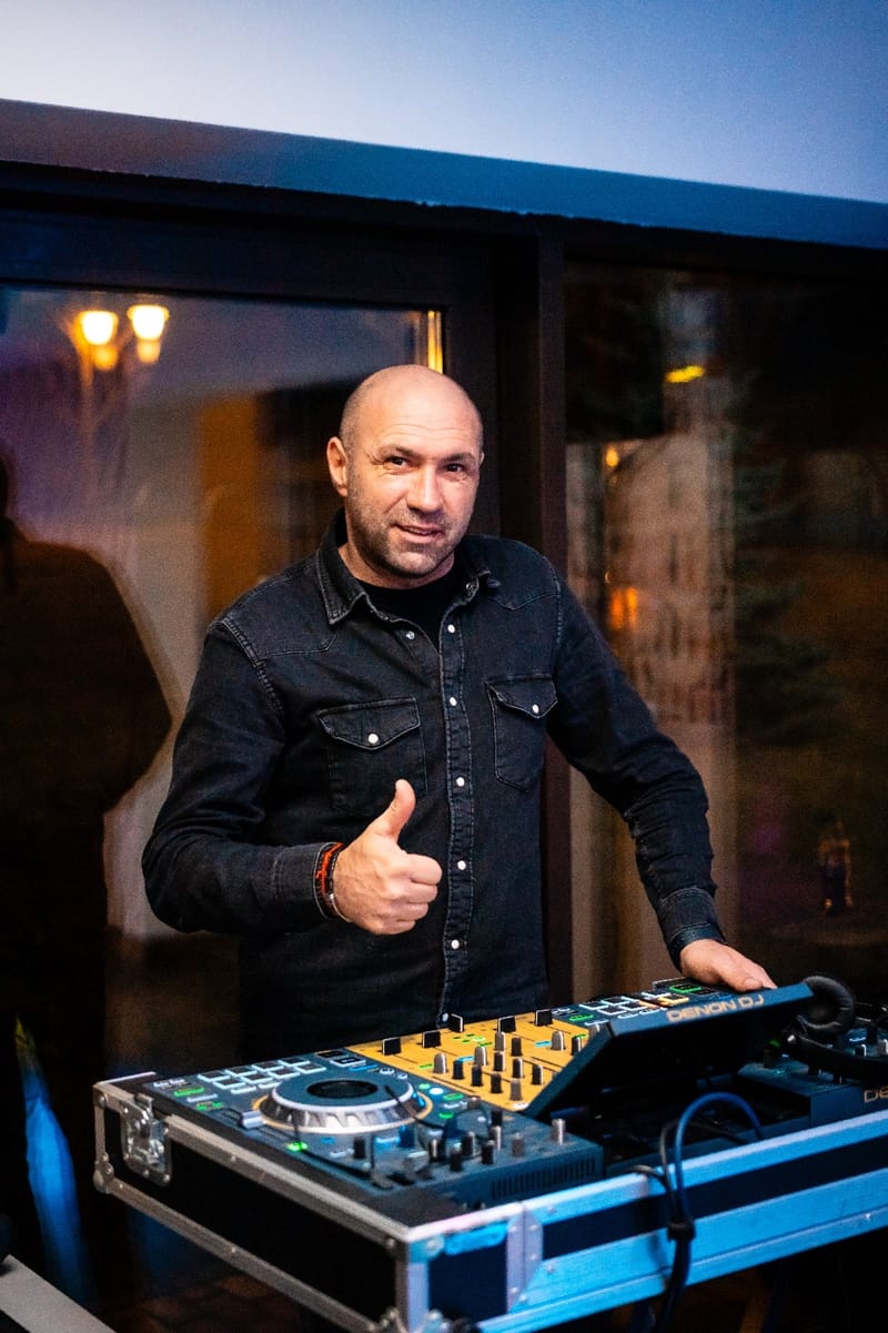 DJ – Sky