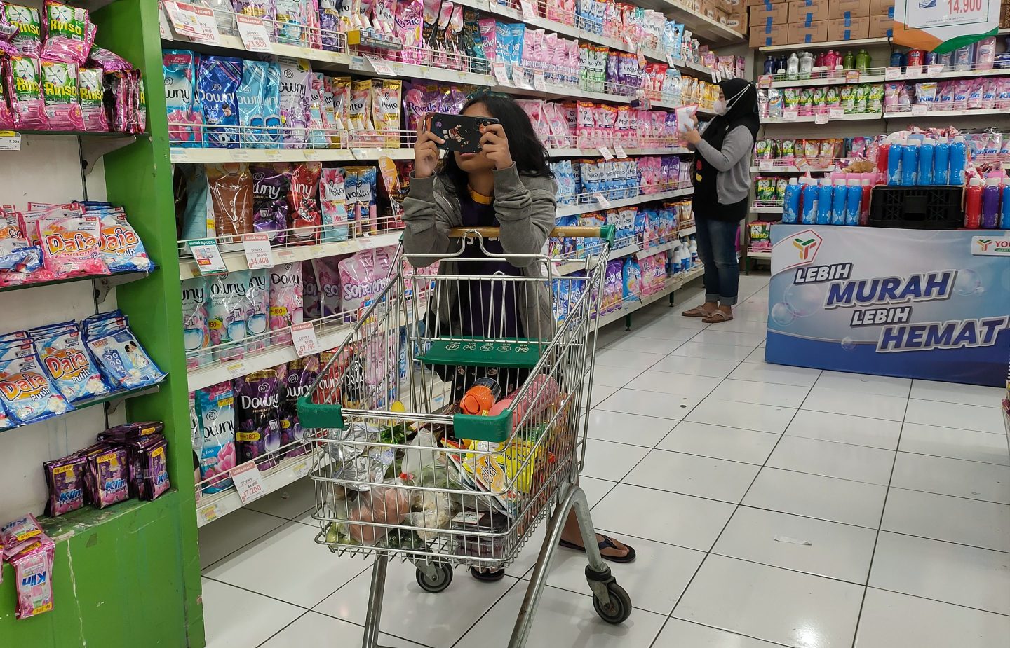 Indonesia to check grocery shelves as deadline for halal labels nears