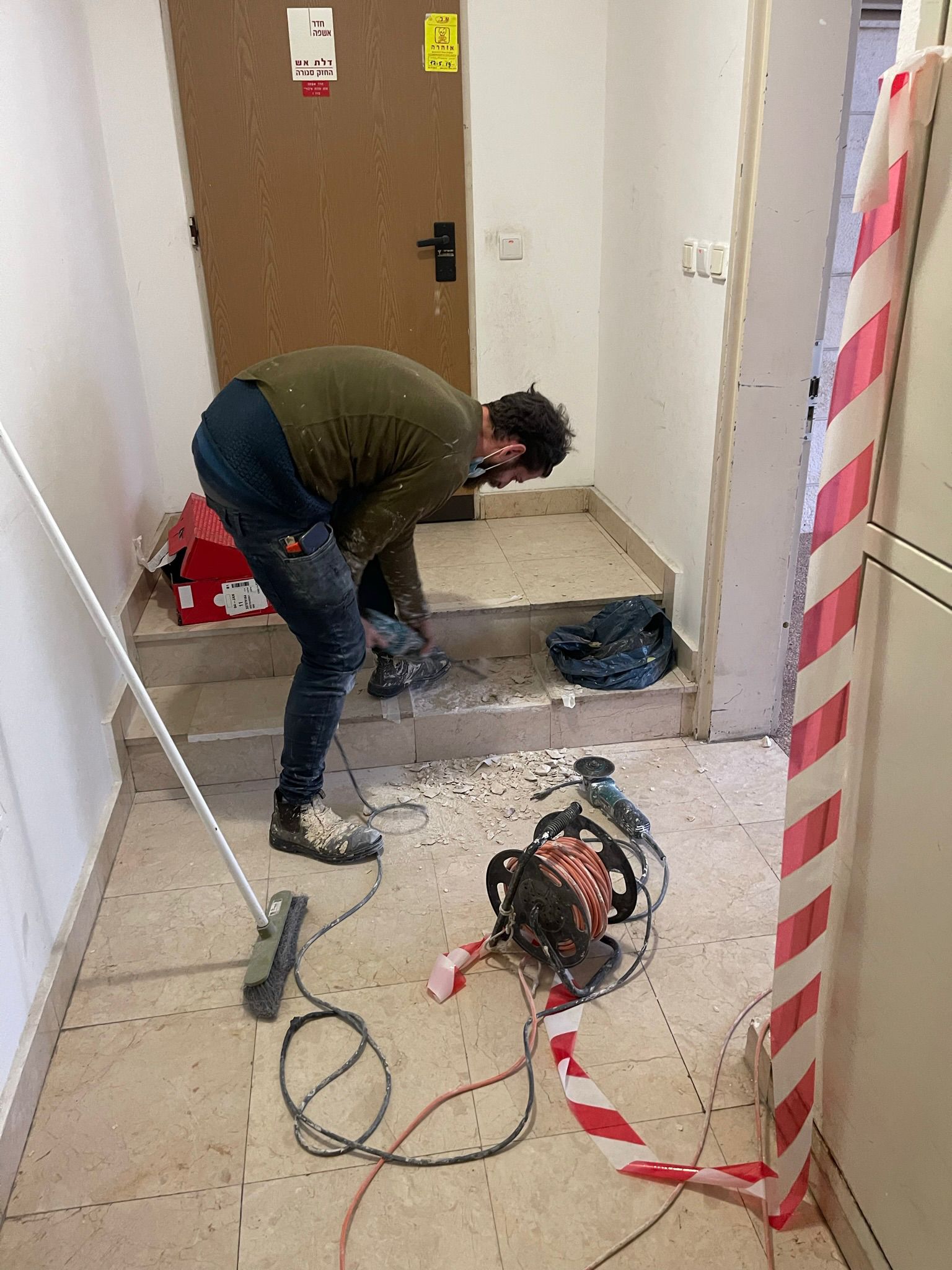 תיקון מדרגת שיש