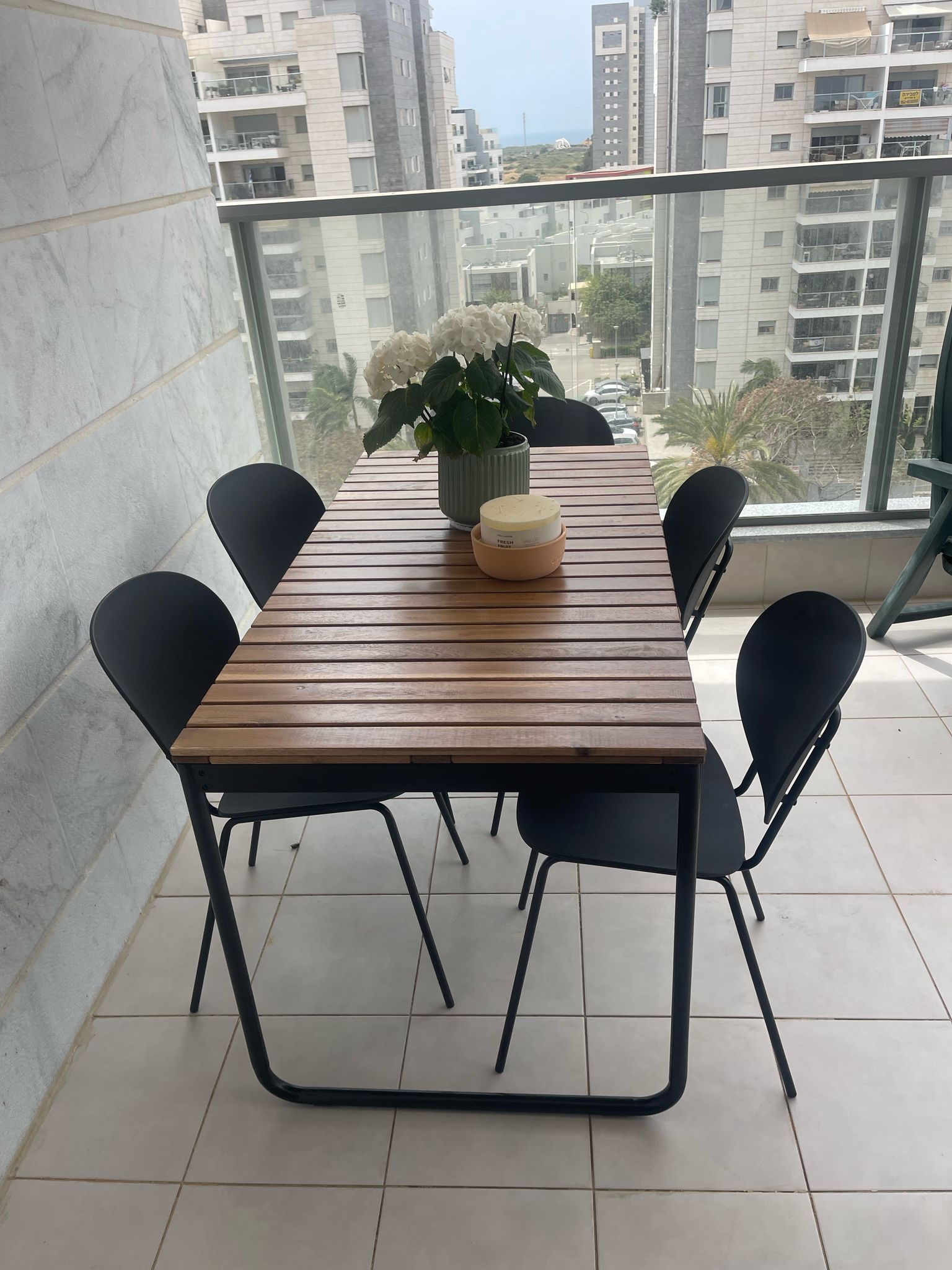 הרכבת שולחן וכיסאות IKEA