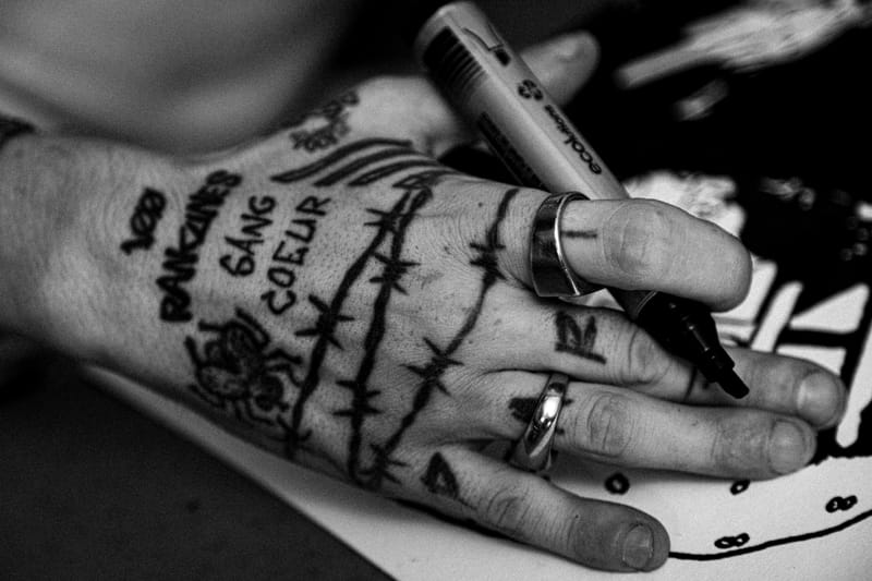 Dessins brut au marqueur.