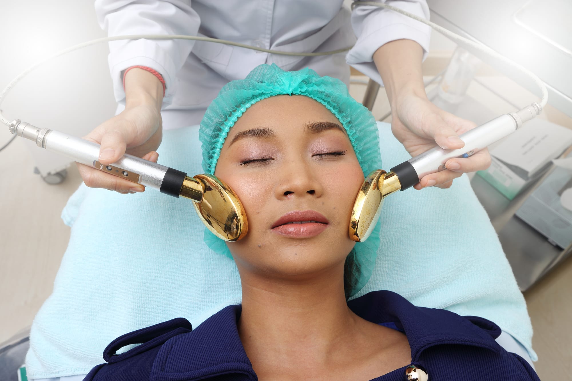 Geneo - zaawansowana terapia biorewitalizująca z efektem Bohra