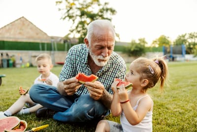 فاكهة الصيف الحمراء