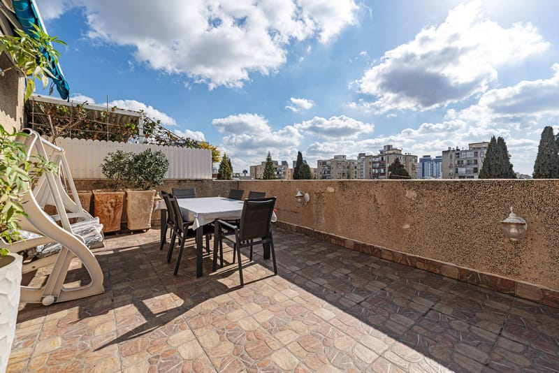 דופלקס גג משופץ ומפנק של 4 חדרים