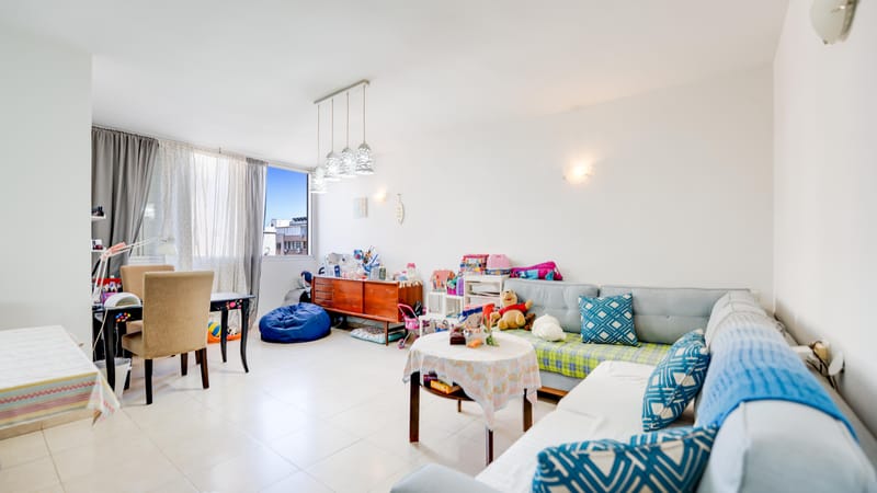 (שכונת נווה רם) דירת 3 חדרים ענקית - בגודל של פעם!