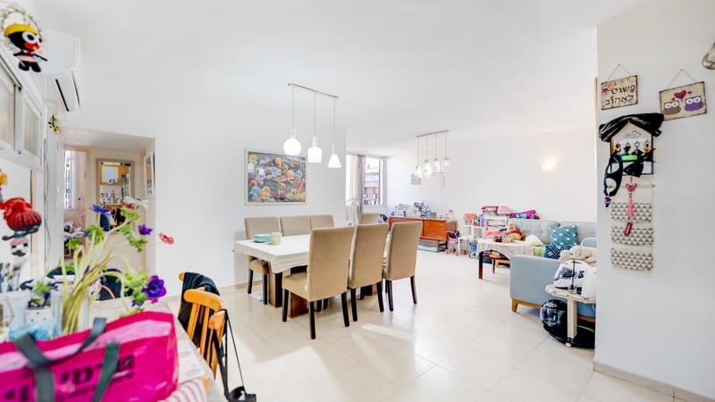 (שכונת נווה רם) דירת 3 חדרים ענקית - בגודל של פעם!