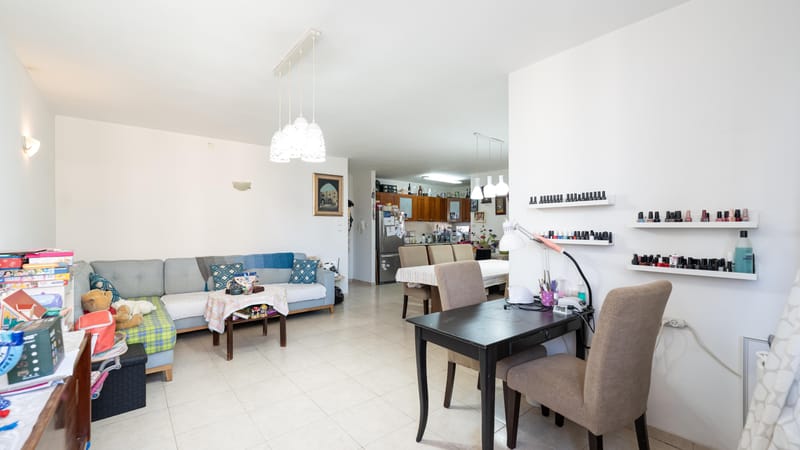 (שכונת נווה רם) דירת 3 חדרים ענקית - בגודל של פעם!