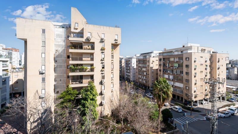 (שכונת נווה רם) דירת 3 חדרים ענקית - בגודל של פעם!