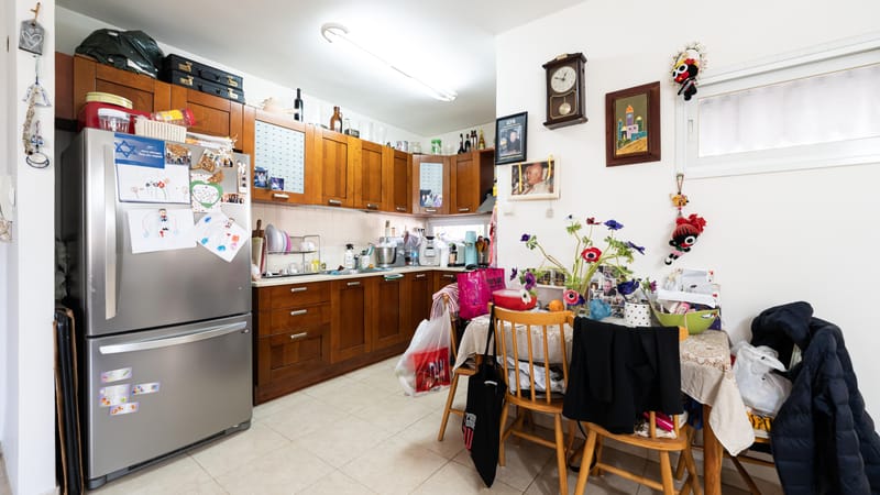 (שכונת נווה רם) דירת 3 חדרים ענקית - בגודל של פעם!