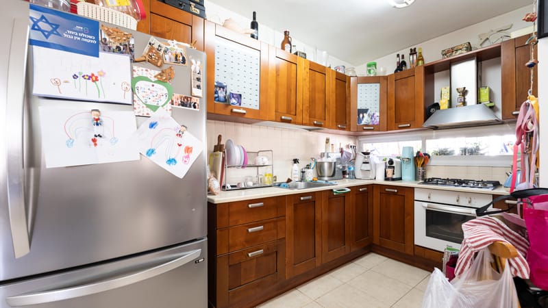 (שכונת נווה רם) דירת 3 חדרים ענקית - בגודל של פעם!