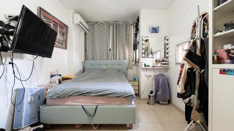 (שכונת נווה רם) דירת 3 חדרים ענקית - בגודל של פעם!