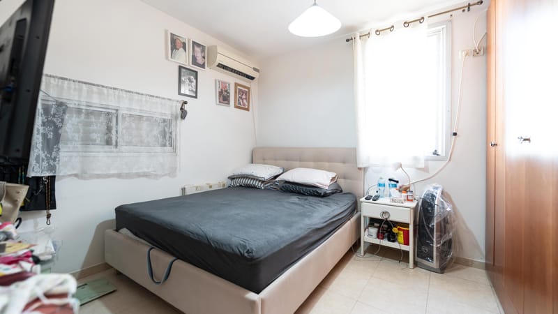 (שכונת נווה רם) דירת 3 חדרים ענקית - בגודל של פעם!