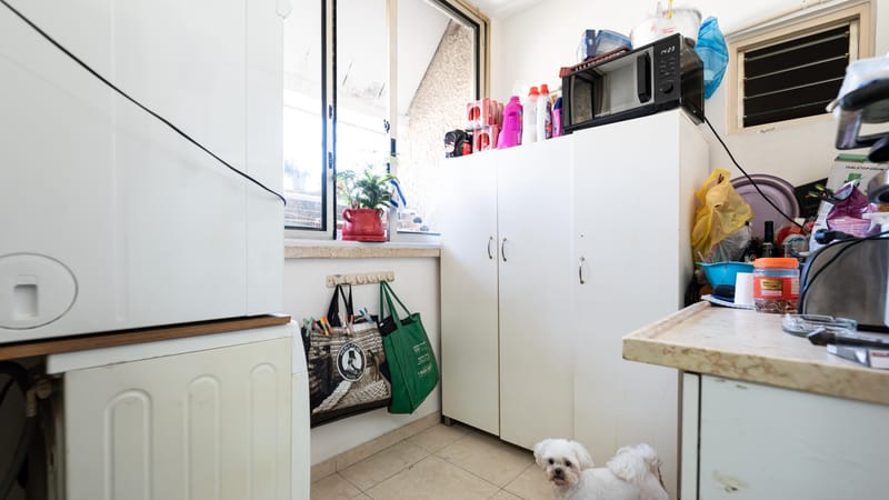 (שכונת נווה רם) דירת 3 חדרים ענקית - בגודל של פעם!