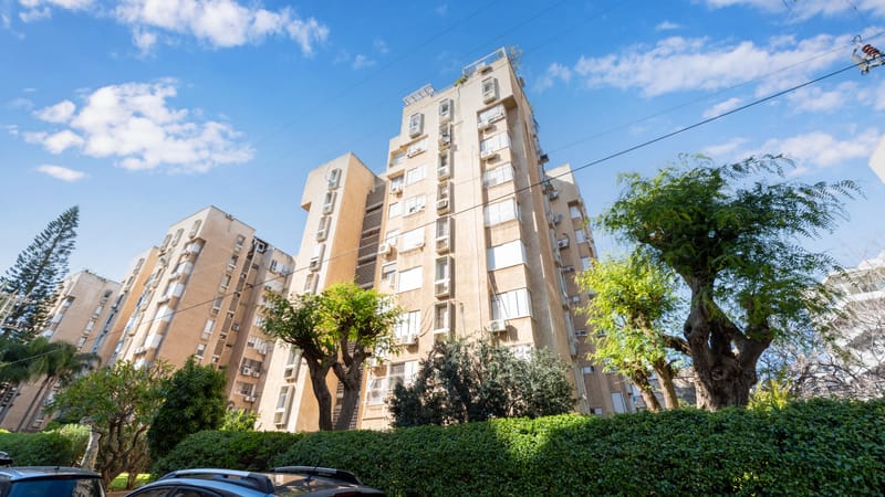 (שכונת נווה רם) דירת 3 חדרים ענקית - בגודל של פעם!