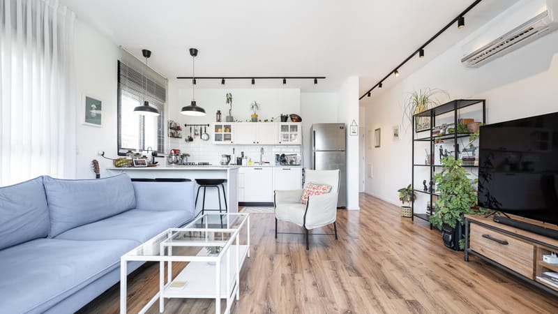 אין עוד דירה כזו בשוק – שקט מושלם בלב המרכז!