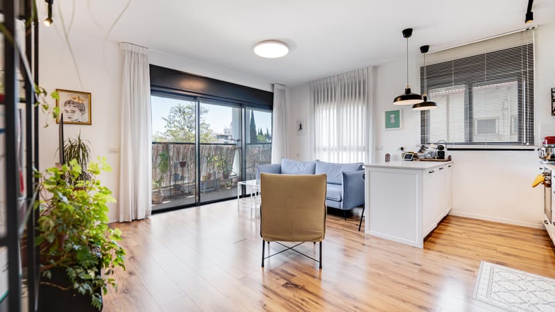 אין עוד דירה כזו בשוק – שקט מושלם בלב המרכז!