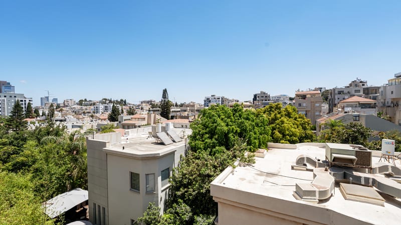 אין עוד דירה כזו בשוק – שקט מושלם בלב המרכז!
