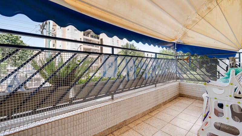 דירת 5 חדרים בגודל של פעם!