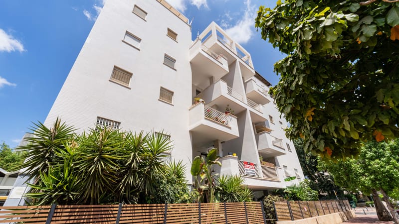 למכירה | דירת 4 חד׳ | רח׳ נווה יהושוע, ר״ג