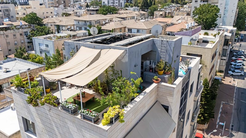 פנטהאוז משפחתי מרווח, המתפרס על קומה שלמה – עם גג פרטי מפנק ואיכות חיים ברמה אחרת.