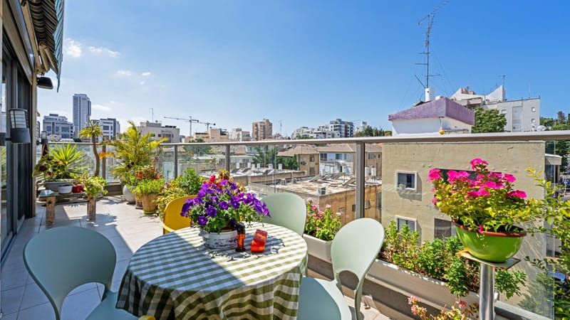 פנטהאוז משפחתי מרווח, המתפרס על קומה שלמה – עם גג פרטי מפנק ואיכות חיים ברמה אחרת.