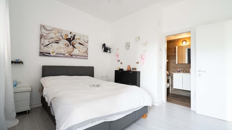 דירת 4 חדרים בבניין חדיש ברחוב תל חי- ר״ג בפחות מ-2,800,000 ₪ !