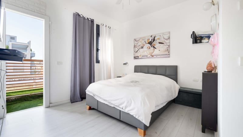 דירת 4 חדרים בבניין חדיש ברחוב תל חי- ר״ג בפחות מ-2,800,000 ₪ !