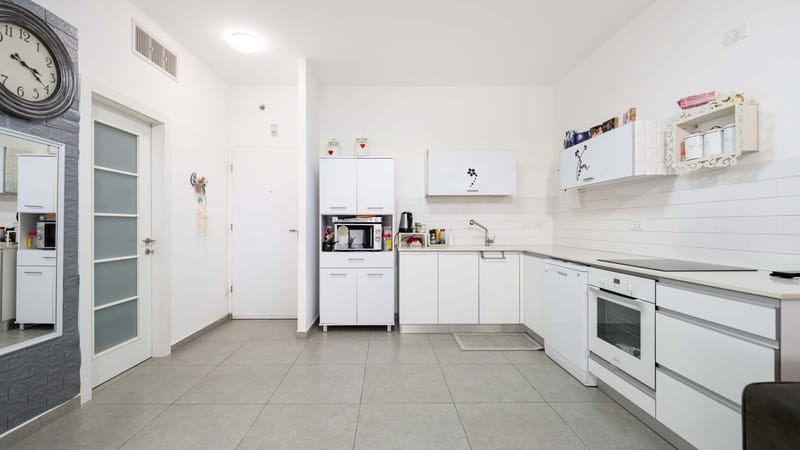 דירת 4 חדרים בבניין חדיש ברחוב תל חי- ר״ג בפחות מ-2,800,000 ₪ !