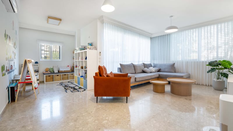 דירת 4 חדרים במקור שהוסבה ל3 | רחוב פנקס, ר״ג