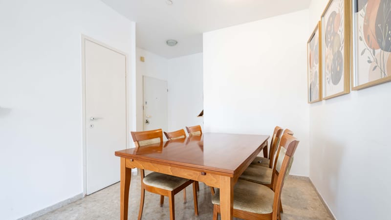 דירת 4 חדרים במקור שהוסבה ל3 | רחוב פנקס, ר״ג