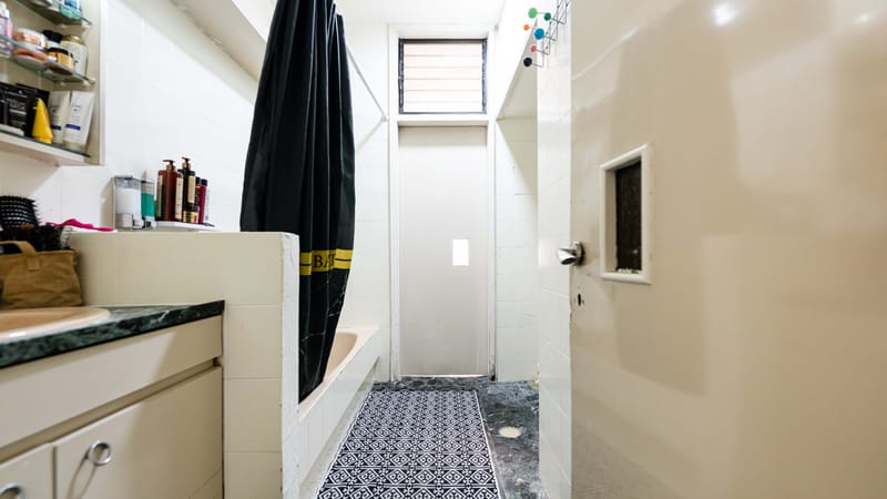 דירה ענקית עם פוטנציאל השבחה מובהק - מתאימה במיוחד לחלוקה חוקית לסוויטות.