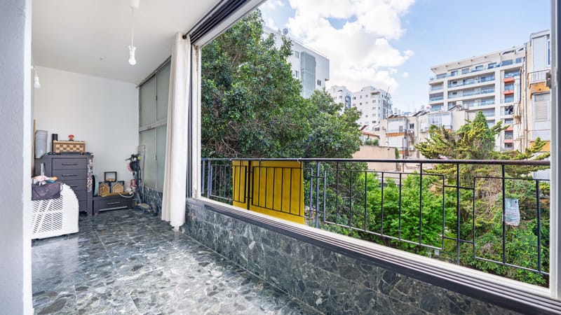 דירה ענקית עם פוטנציאל השבחה מובהק - מתאימה במיוחד לחלוקה חוקית לסוויטות.