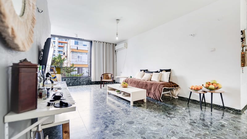 דירה ענקית עם פוטנציאל השבחה מובהק - מתאימה במיוחד לחלוקה חוקית לסוויטות.