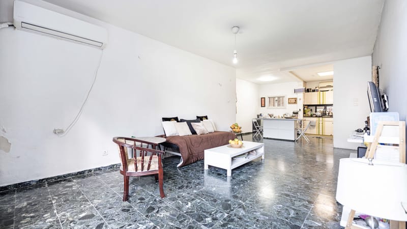 דירה ענקית עם פוטנציאל השבחה מובהק - מתאימה במיוחד לחלוקה חוקית לסוויטות.