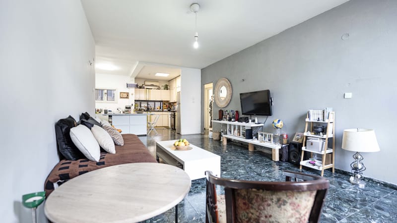 דירה ענקית עם פוטנציאל השבחה מובהק - מתאימה במיוחד לחלוקה חוקית לסוויטות.