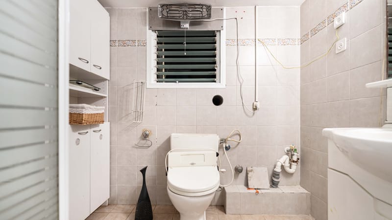 4 חדרים גדולים של פעם. אחד הרחובות השקטים והמבוקשים ביותר בשכונת תל יהודה.