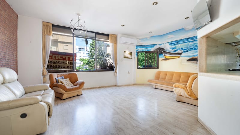 4 חדרים גדולים של פעם. אחד הרחובות השקטים והמבוקשים ביותר בשכונת תל יהודה.