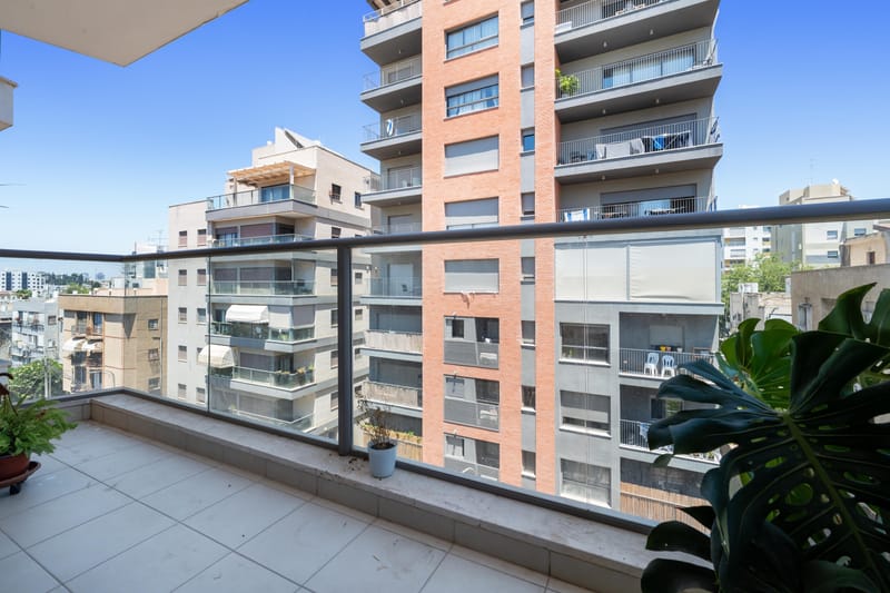 למכירה - 3.5 חדרים - רח' הסנה, שכ' יד לבנים, ר"ג