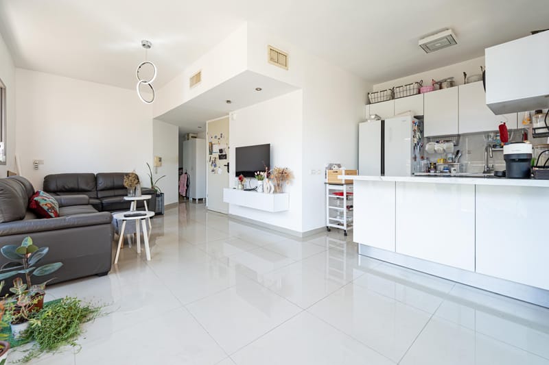 למכירה - 3.5 חדרים - רח' הסנה, שכ' יד לבנים, ר"ג